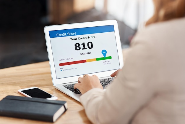 Kredittscore på 810 – Excellent – vist på skjerm, illustrasjon av god kredittverdighet